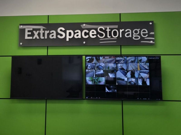 Facility photo: //images.sparefoot.com/medium/2405266903b90942ba9.jpg