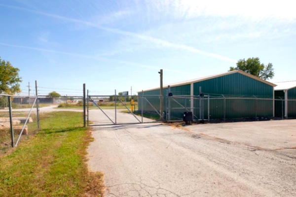 Facility photo: //images.sparefoot.com/medium/240532696a92c86d63f.jpg