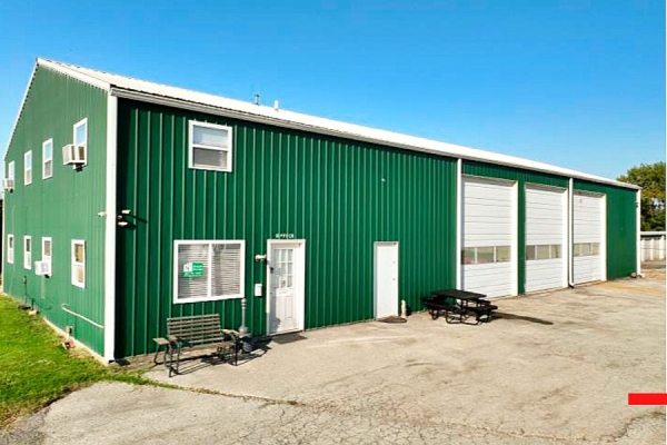 Facility photo: //images.sparefoot.com/medium/240532696a92ca21dc2.jpg