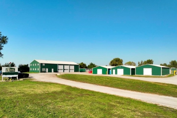 Facility photo: //images.sparefoot.com/medium/240532696a9d3b52ffd.jpg