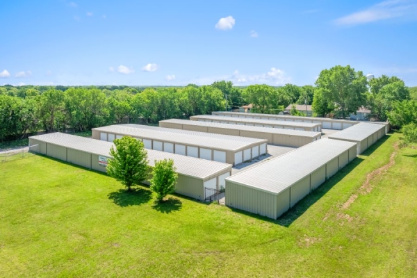 Facility photo: //images.sparefoot.com/medium/240534696a95e213b4c.jpg