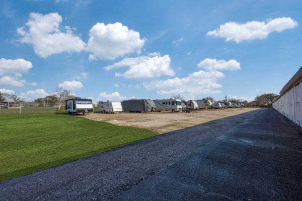 Facility photo: //images.sparefoot.com/medium/240541692f8a967766b.jpg