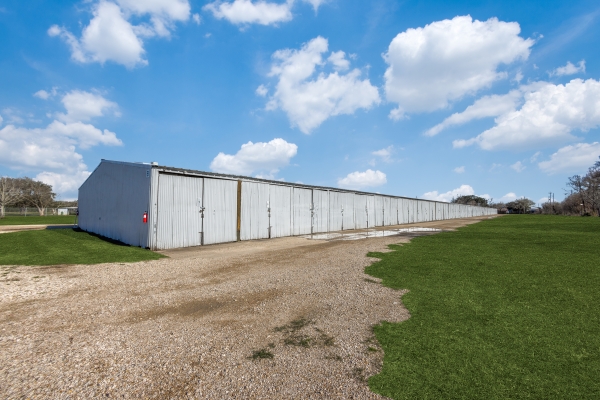 Facility photo: //images.sparefoot.com/medium/240541692f8a9874bde.jpg