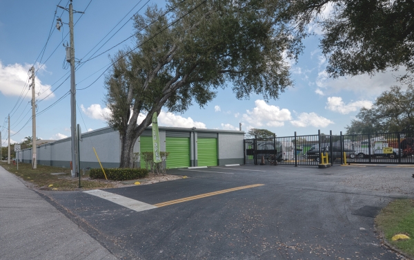 Facility photo: //images.sparefoot.com/medium/24054969b2d41a905e6.jpg