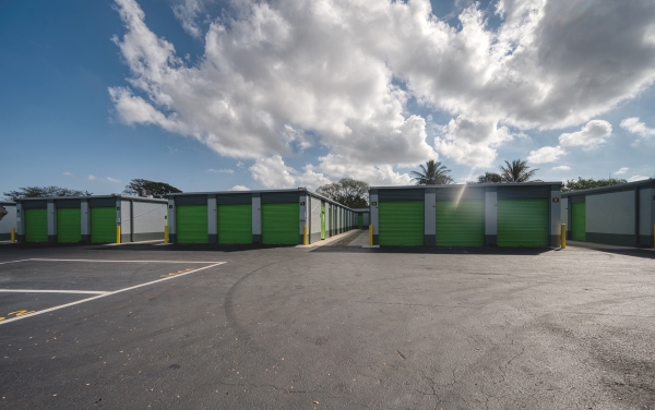 Facility photo: //images.sparefoot.com/medium/24054969b2d41c0b6a5.jpg