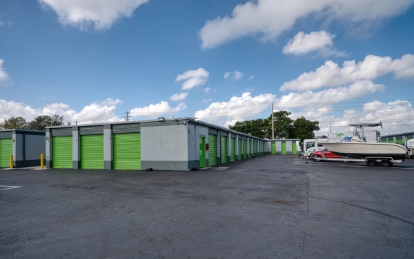 Facility photo: //images.sparefoot.com/medium/24054969b2d41d51d53.jpg