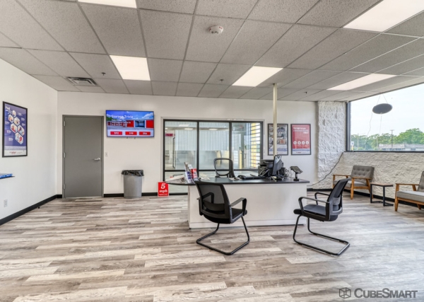 Facility photo: //images.sparefoot.com/medium/24057168833f5492920.jpg