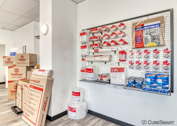 Facility photo: //images.sparefoot.com/medium/24057168833f5593f1a.jpg