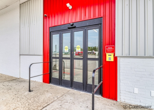 Facility photo: //images.sparefoot.com/medium/24057169fc4b9463122.jpg