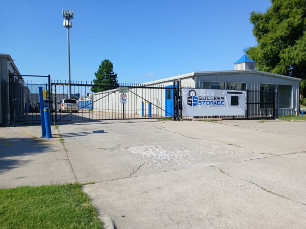 Facility photo: //images.sparefoot.com/medium/24057868643a4865847.jpg