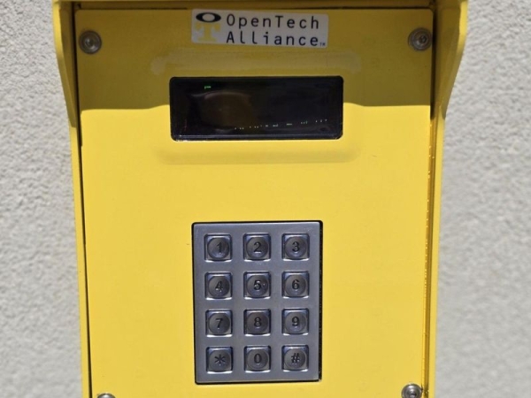 Facility photo: //images.sparefoot.com/medium/2405826903c09ab5d13.jpg