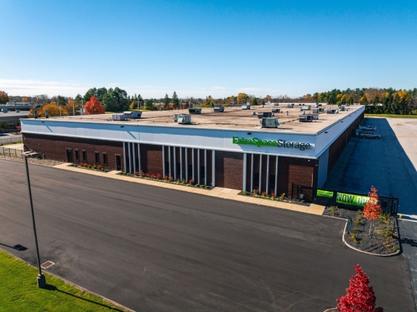 Facility photo: //images.sparefoot.com/medium/24058369e37428185cb.jpg