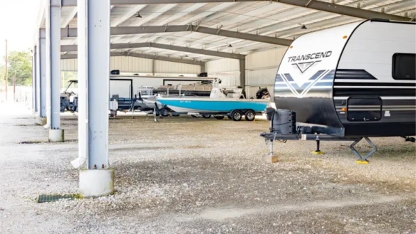 Facility photo: //images.sparefoot.com/medium/240601680f8fb33146b.jpeg