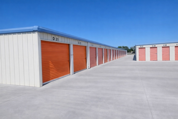 Facility photo: //images.sparefoot.com/medium/2406106a199011954d0.jpg
