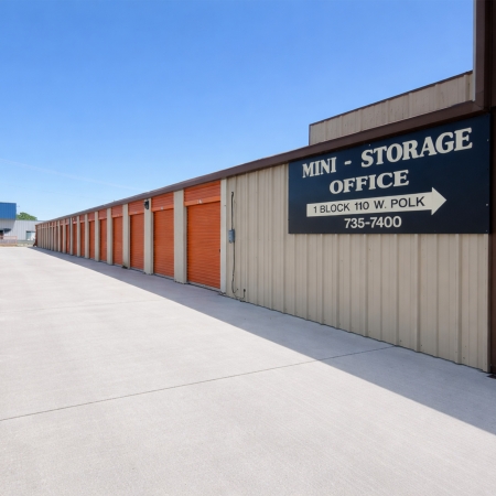 Facility photo: //images.sparefoot.com/medium/2406126a1991fd010a9.jpg