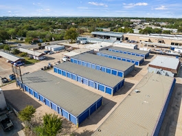 Facility photo: //images.sparefoot.com/medium/240624687e914276efb.jpg