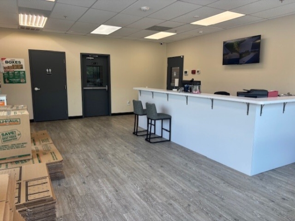 Facility photo: //images.sparefoot.com/medium/24066668af6e4389bac.jpg