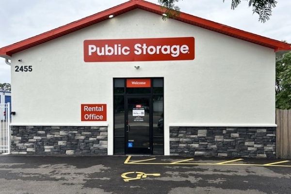 Facility photo: //images.sparefoot.com/medium/2406756a43bf75df5a8.jpg