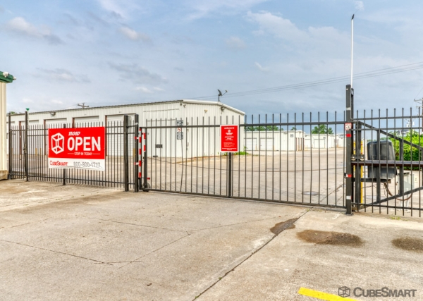 Facility photo: //images.sparefoot.com/medium/240694686f8ea95b3cc.jpg