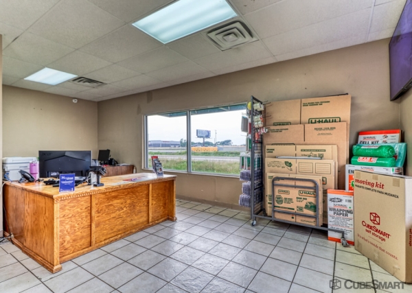 Facility photo: //images.sparefoot.com/medium/240694688355467a3c3.jpg