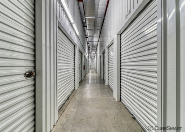 Facility photo: //images.sparefoot.com/medium/240694693bf85257fde.jpg