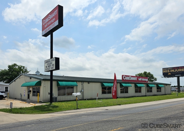 Facility photo: //images.sparefoot.com/medium/24069469e338c91a795.jpg