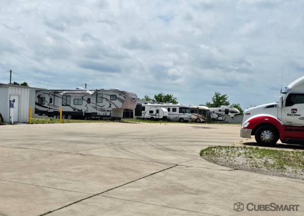 Facility photo: //images.sparefoot.com/medium/24069469e338cb6df95.jpg