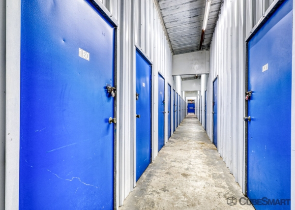 Storage Units at CubeSmart Self Storage - 300 East Little York - TX - 300 East Little York Road