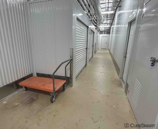 Facility photo: //images.sparefoot.com/medium/24069668835b5982295.jpg