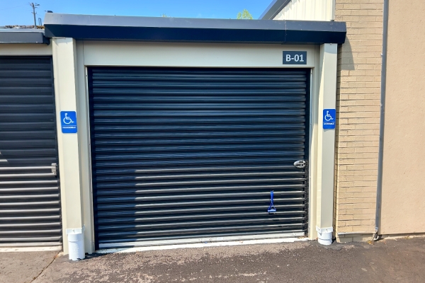 Facility photo: //images.sparefoot.com/medium/24070168c9fe335318f.jpg