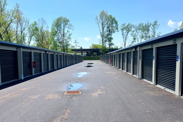 Facility photo: //images.sparefoot.com/medium/24070168c9fe3475ce6.jpg