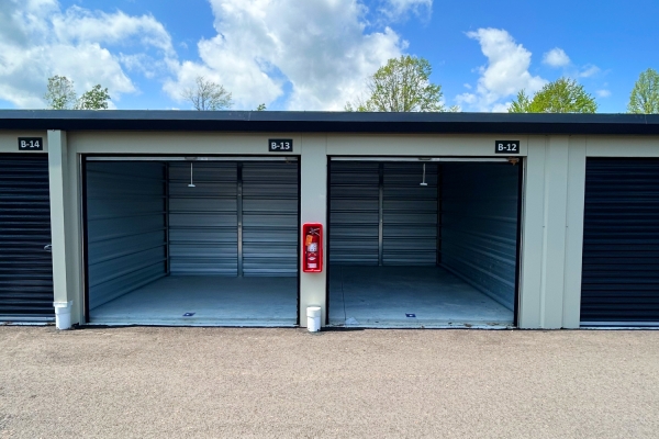 Facility photo: //images.sparefoot.com/medium/24070168c9fe35b046e.jpg