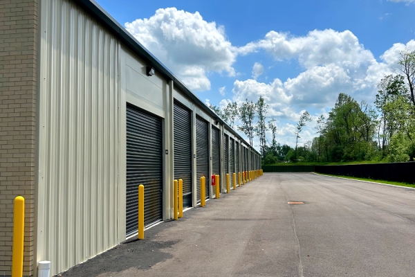 Facility photo: //images.sparefoot.com/medium/24070168c9fe36ae33b.jpg