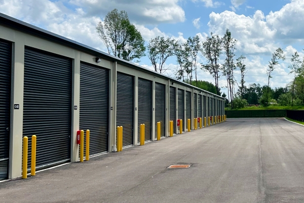 Facility photo: //images.sparefoot.com/medium/24070168c9fe37eb40d.jpg