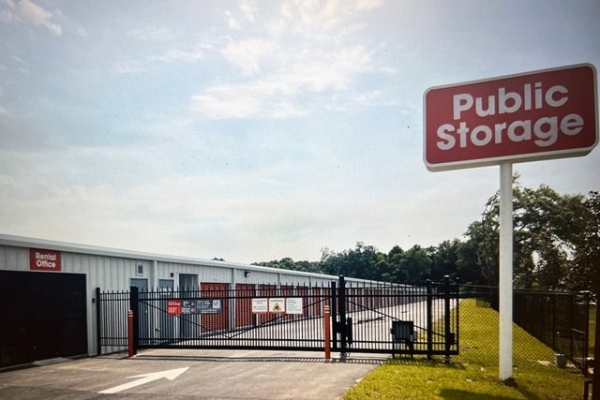 Facility photo: //images.sparefoot.com/medium/24071169e386a191a76.jpg