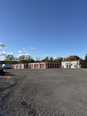 Facility photo: //images.sparefoot.com/medium/240722682e1cae04c66.jpg