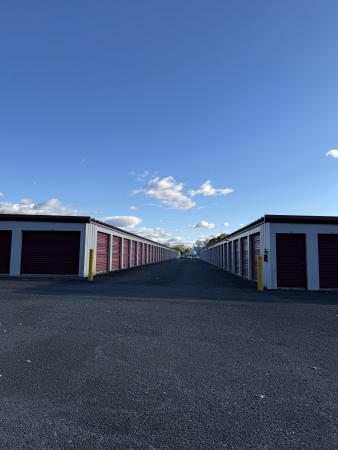 Facility photo: //images.sparefoot.com/medium/240722682e1ceb9648c.jpg