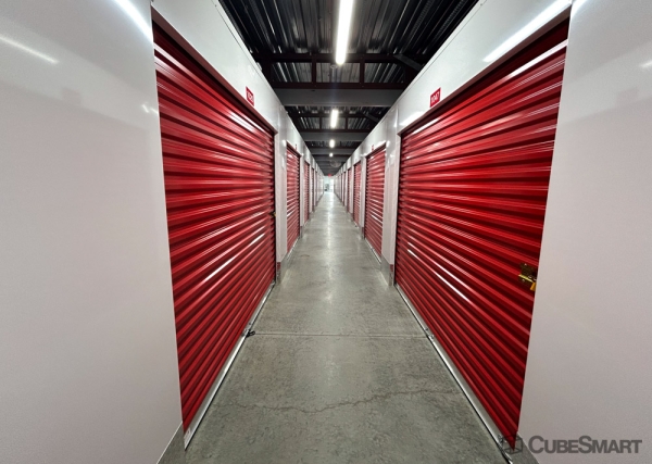 Facility photo: //images.sparefoot.com/medium/240733688b2c3196e3f.jpg