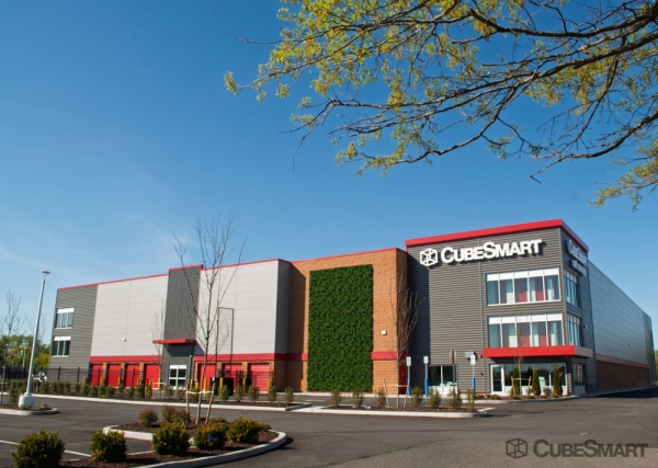 Facility photo: //images.sparefoot.com/medium/240733689068fb2151a.jpg