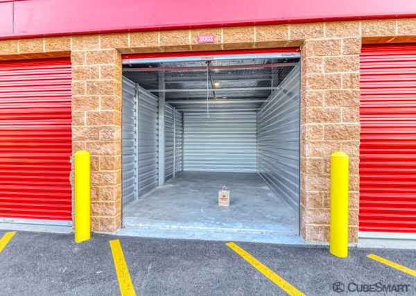Facility photo: //images.sparefoot.com/medium/24073368b01d00a4851.jpg