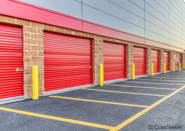 Facility photo: //images.sparefoot.com/medium/24073369032a84b962b.jpg