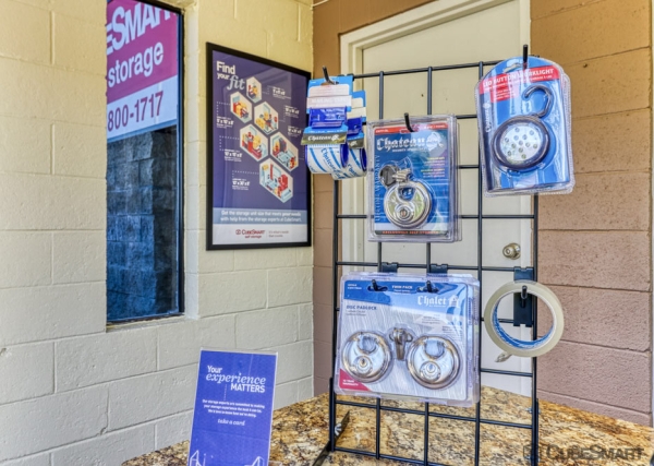 Facility photo: //images.sparefoot.com/medium/240746688c5f3e157c9.jpg