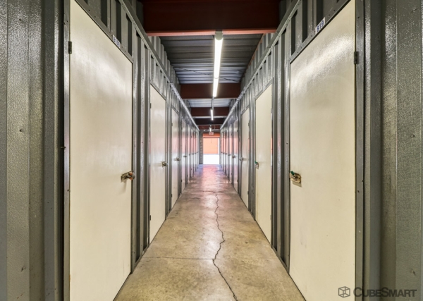 Facility photo: //images.sparefoot.com/medium/240746697f016dac72e.jpg