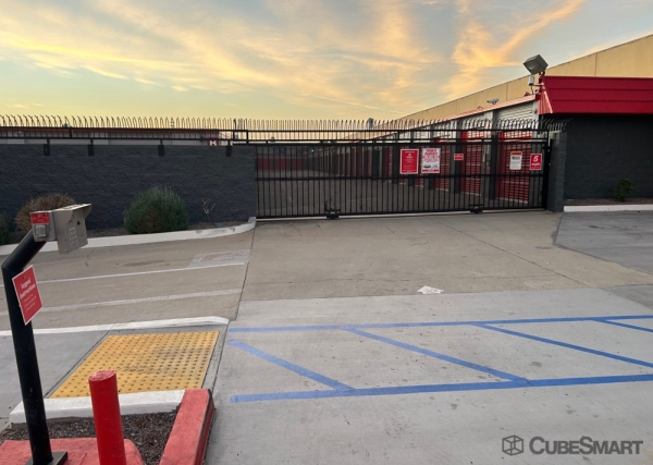 Facility photo: //images.sparefoot.com/medium/240746698598b4ef8e1.jpg