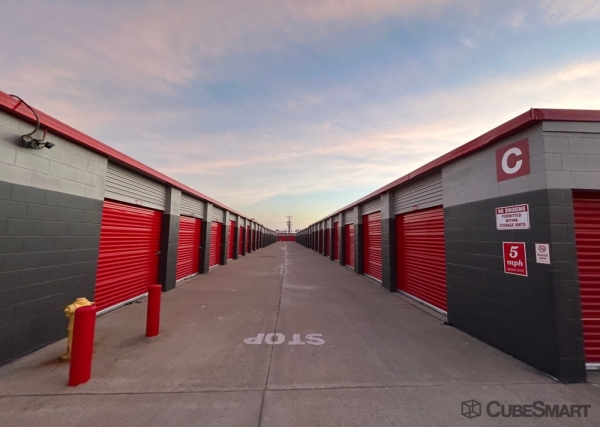 Facility photo: //images.sparefoot.com/medium/2407466a193505978d7.jpg