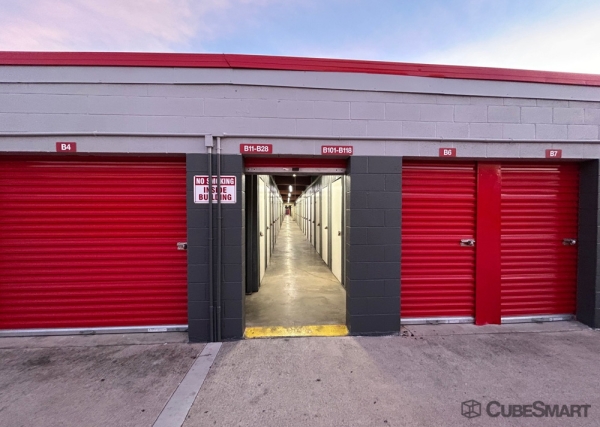 Facility photo: //images.sparefoot.com/medium/2407466a1935085e5de.jpg