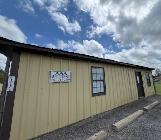 Facility photo: //images.sparefoot.com/medium/2407536929f78a4d717.jpg