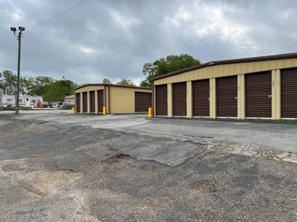 Facility photo: //images.sparefoot.com/medium/2407536929f78b04aab.jpg