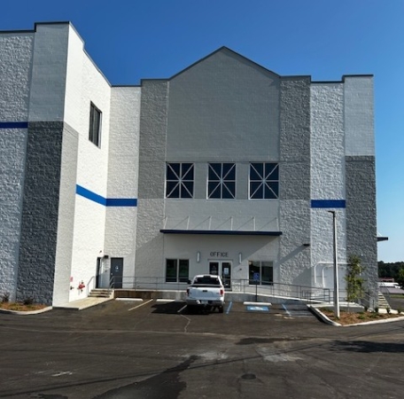 Facility photo: //images.sparefoot.com/medium/24075468891e889b257.jpeg
