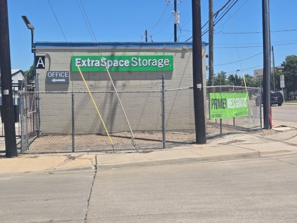 Storage Units at Extra Space Storage - 6762 - Dallas - Brockbank Dr - 9801 Brockbank Drive